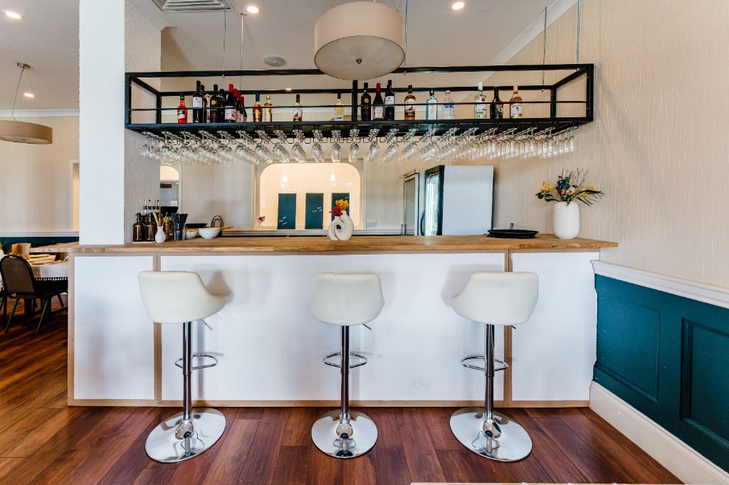 Kritamo bar with wine glasses and bottles